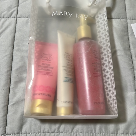 New with tag mary kay satin hands - Picture 2 of 3